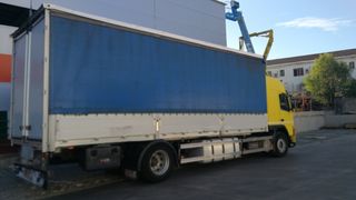 Se vende camión con trabajo y plaza en coop.