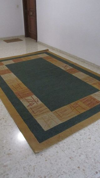 2 tappeti rettangolari verdi e gialli