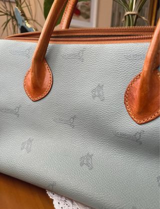 Bolso de cuero azul y marrón
