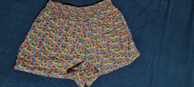 Pantalón corto niña estampado floral