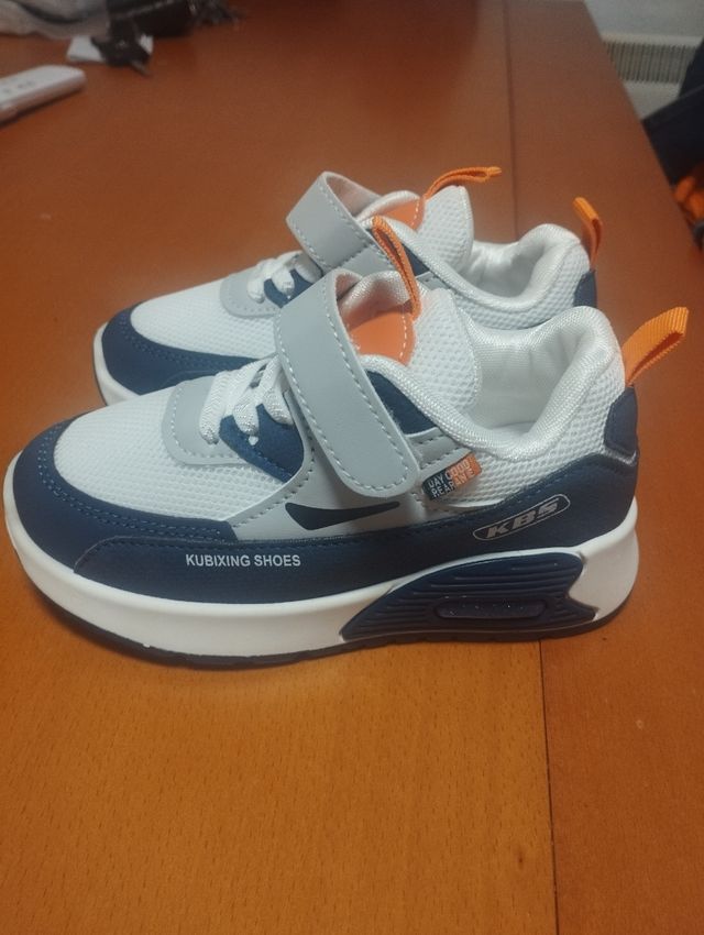 Deportivas niño talla 28