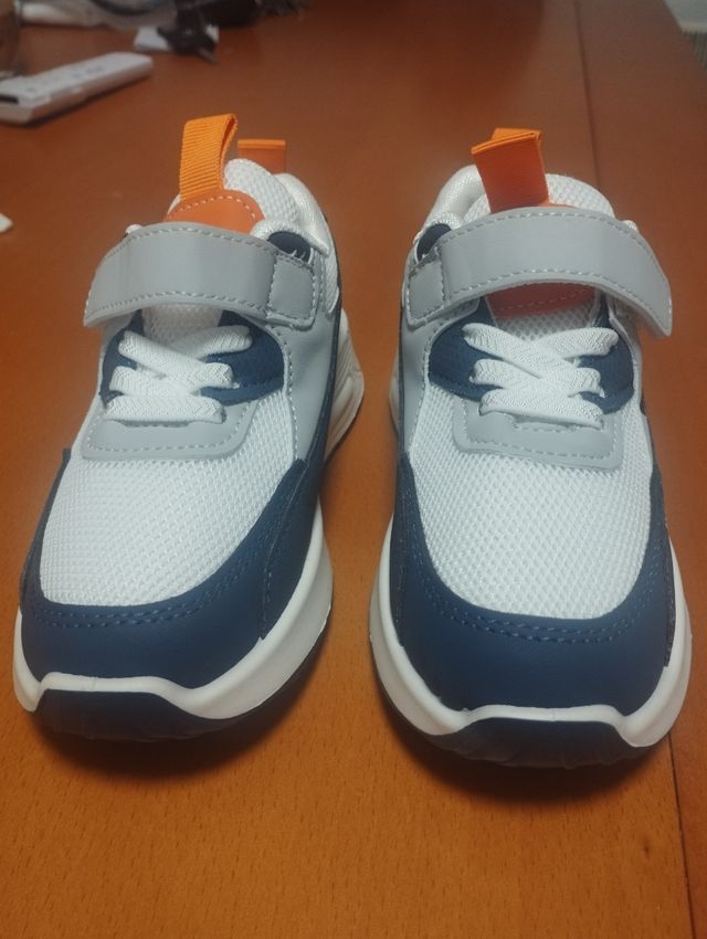 Deportivas niño talla 28
