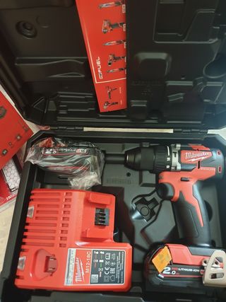 Taladro Percutor Milwaukee M18 CBLPD-202C