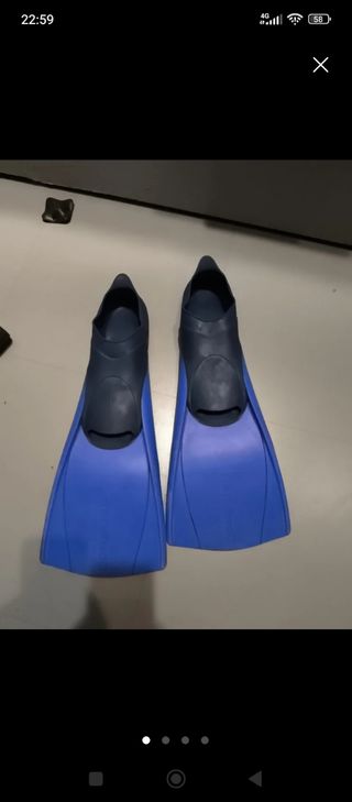 Aletas de natación azules