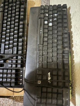 Teclados gamer negros