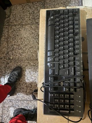 Teclados gamer negros