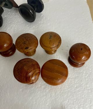 Pomos y tiradores de madera