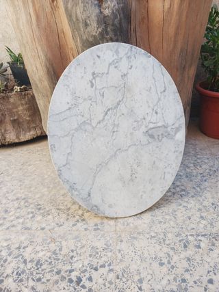 Base ellittica in marmo grigio e bianco