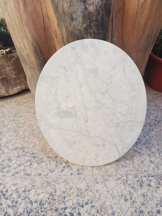Base ellittica in marmo grigio e bianco