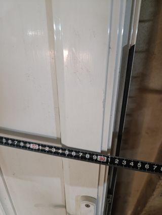 Puertas blancas de aluminio y hierro 