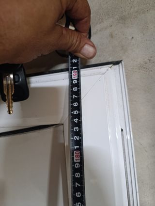 Puertas blancas de aluminio y hierro 