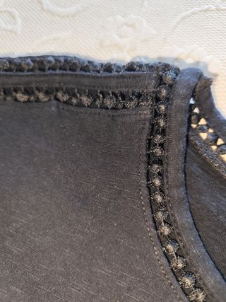 T-shirt Primark preta com bordado