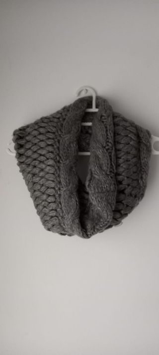 Bufanda Oysho cuello punto grueso gris