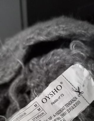 Bufanda Oysho cuello punto grueso gris