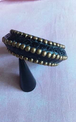 Bracciale etnico rigido borchiette ottone