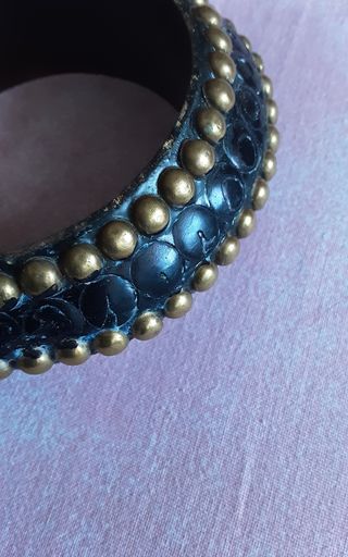 Bracciale etnico rigido borchiette ottone