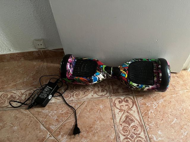 Hoverboard con diseño colorido