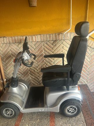 Scooter eléctrico movilidad plata