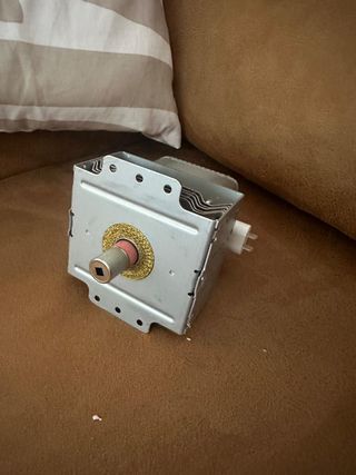 Generador de microondas de 860 W. (2M253J)