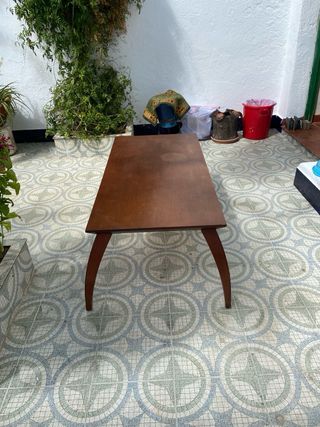 Mesa de centro de diseño en madera