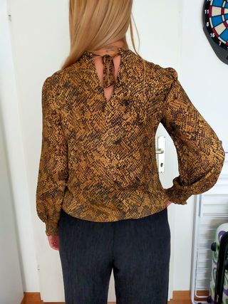 Blusa Zara Estampada Marrón y Negra