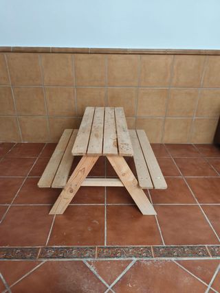 Mesa pupitre infantil de madera