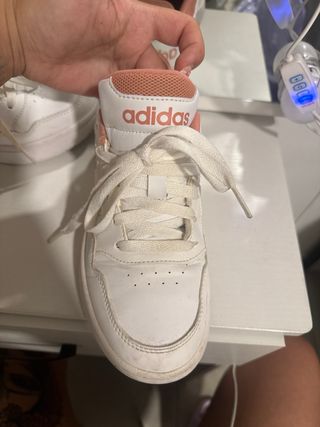 Tenis Adidas Blanco y Salmón Talla 6US