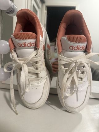 Tenis Adidas Blanco y Salmón Talla 6US