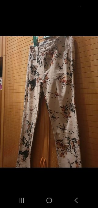 Pantalón estampado floral