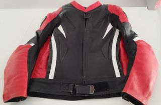 Conjunto moto chaqueta, pantalón y botas