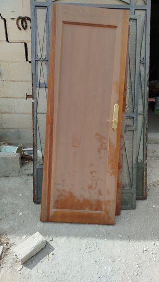 Puertas de madera con premarco y embellecedor 