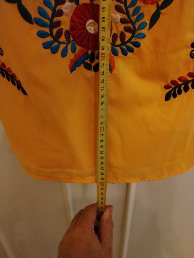 Vestido Amarillo Bordado a Mano