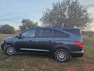 SsangYong Rodius 2011