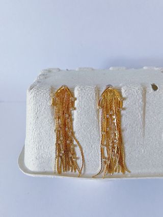 Pendientes dorados &otherstories con flecos