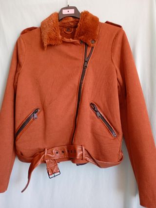 Chaquetón corto de mujer naranja oscuro