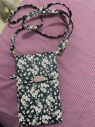 Bolso floral con correa para móvil