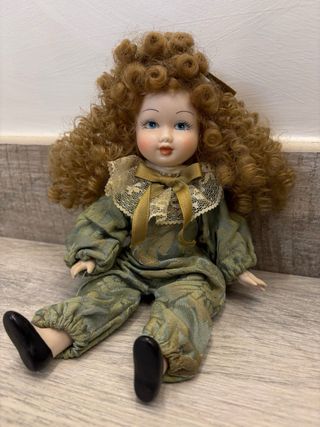 Bambola da collezione in ceramica