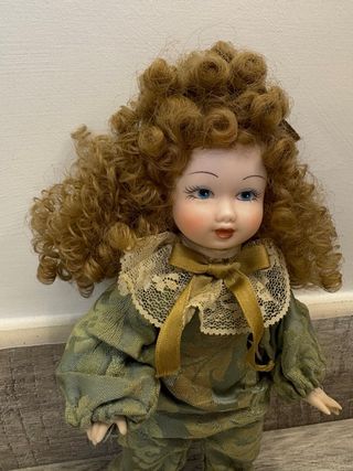 Bambola da collezione in ceramica