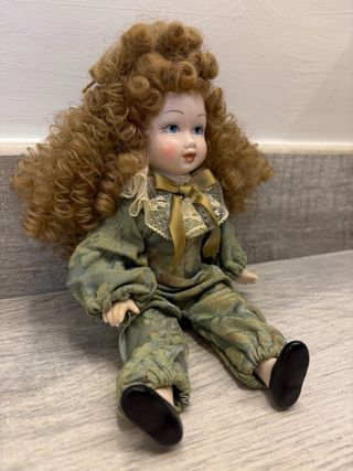 Bambola da collezione in ceramica