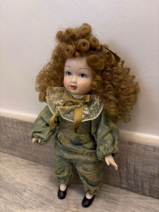 Bambola da collezione in ceramica