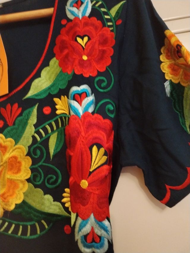 Vestido Bordado Flores Azul Marino