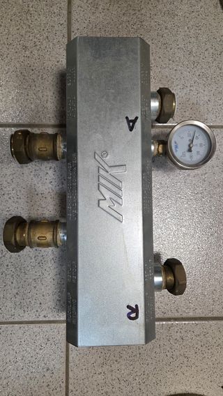 Colector de compensación MIK con manómetro