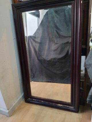 Espejo grande de madera y cristal