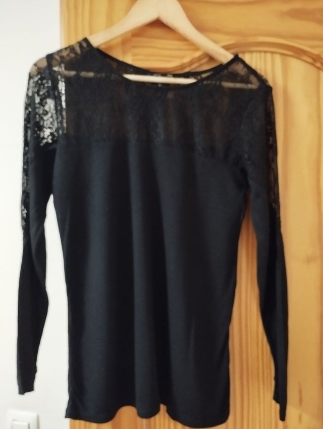 Falda y blusa de fiesta premamá con encaje 