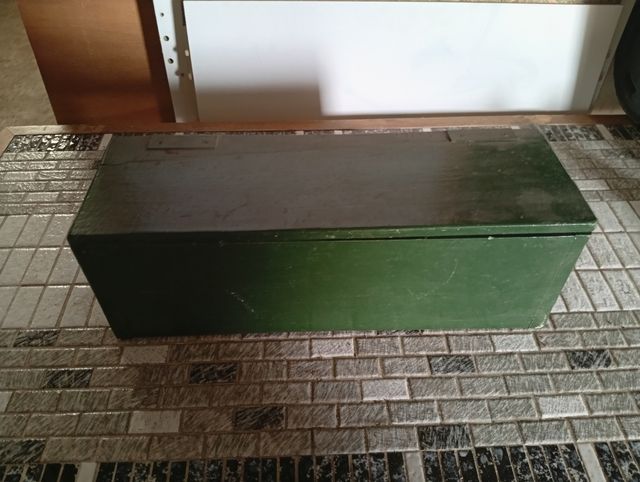Caja de madera verde