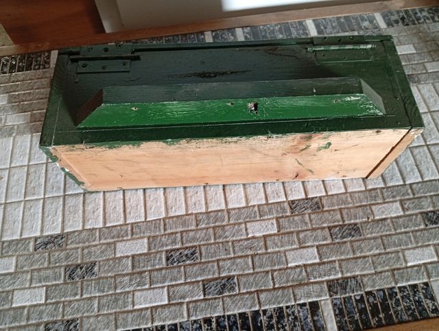 Caja de madera verde