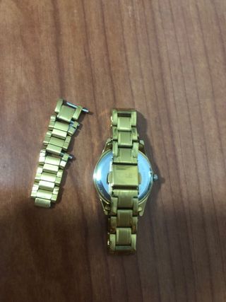 Reloj G&B Dorado que marca el día del mes. Nuevo!!