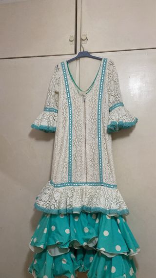 Traje Flamenca Blanco y Turquesa