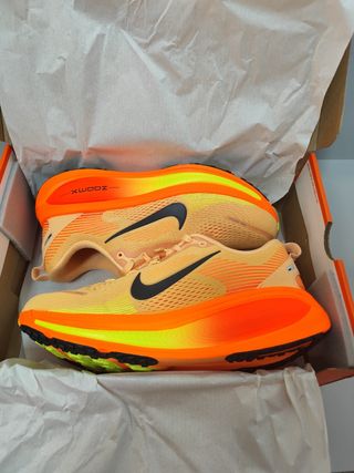 Zapatillas Vomero 18 Nike Running Naranja y Amaril