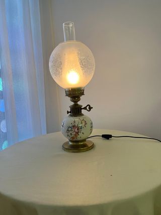 Lámpara Quinqué Vintage Porcelana y Latón
